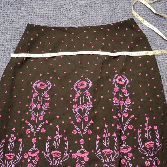 Vintage Crossing Pointe embroidered black skirt with fringe in size 10 - Picture 10 of 11
